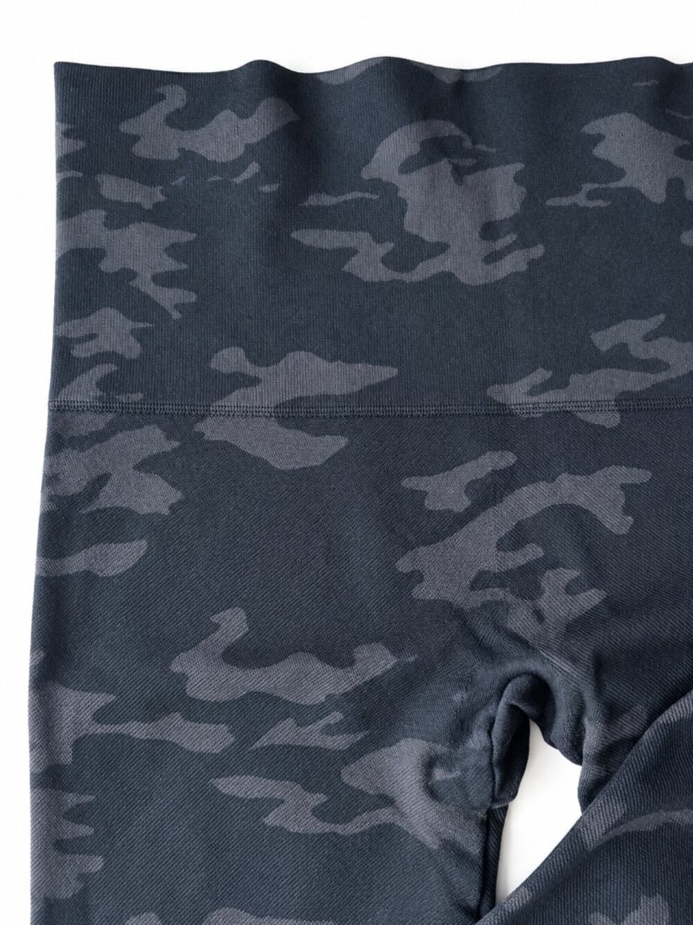 SPANX Look At Me Now Seamless High Rise Shaping Leggings Blue Camo Medium - Picture 4 of 6